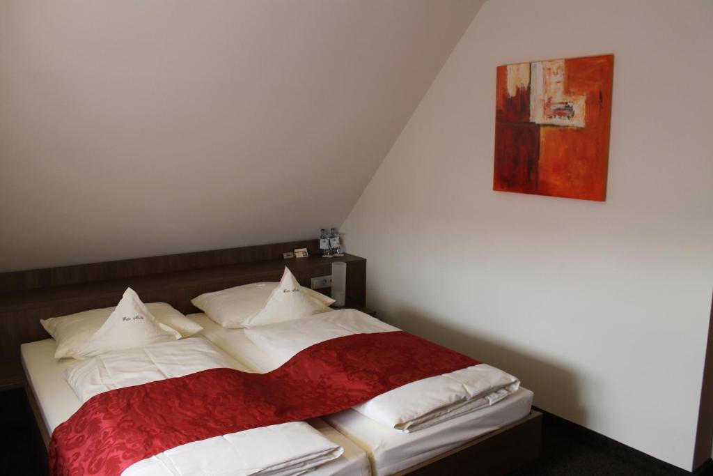 Hotel Schwanen Köngen Quarto foto